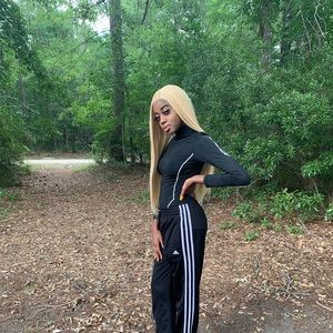 Meet your Posher, Abigail